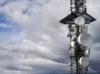 torres-telecomunicaciones-contra-cielo-nublado